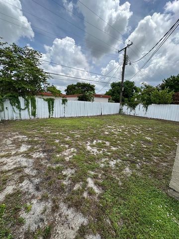 728 SW 6th St 2, Dania Beach, FL 33004