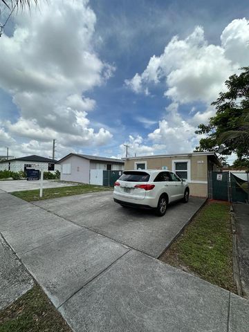 728 SW 6th St 2, Dania Beach, FL 33004