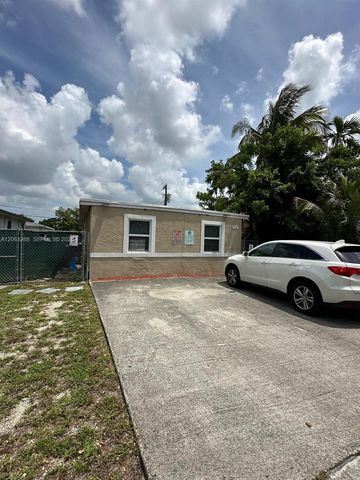 728 SW 6th St 2, Dania Beach, FL 33004