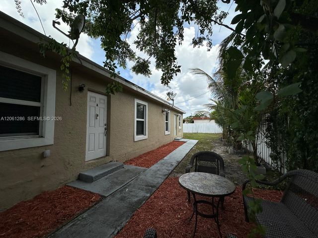 728 SW 6th St 2, Dania Beach, FL 33004
