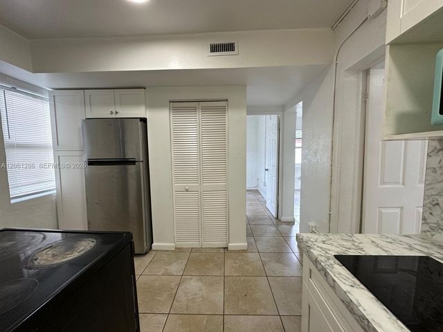 728 SW 6th St 2, Dania Beach, FL 33004