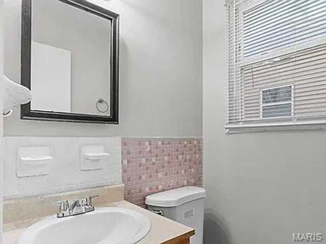 10265 Lord Drive, St Louis, MO 63136