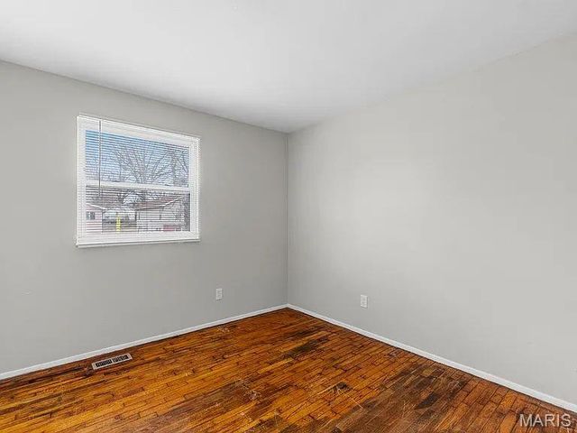 10265 Lord Drive, St Louis, MO 63136