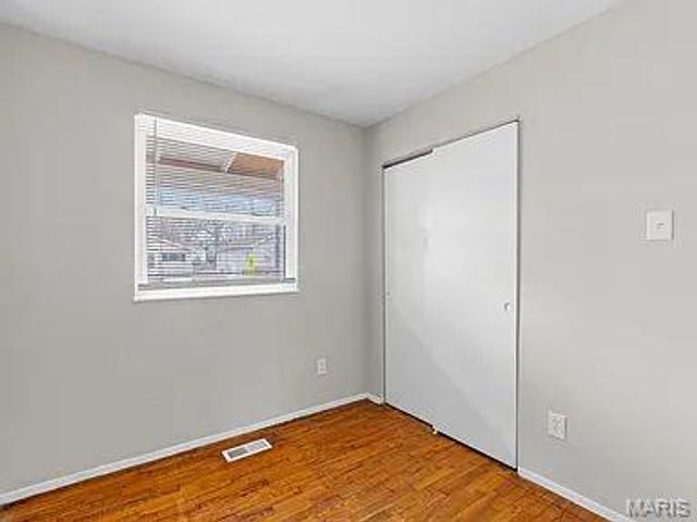 10265 Lord Drive, St Louis, MO 63136