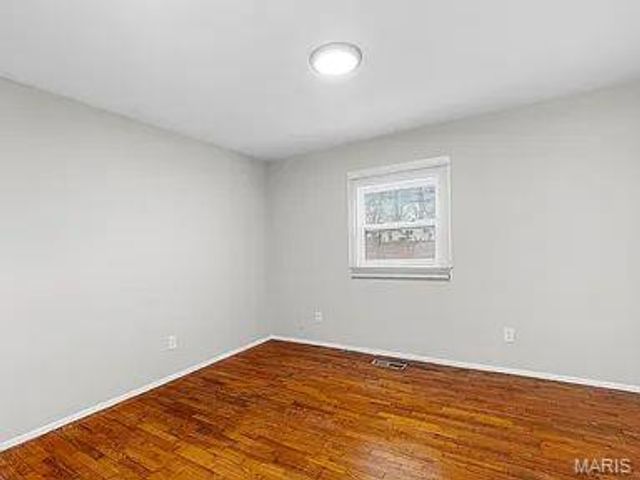 10265 Lord Drive, St Louis, MO 63136
