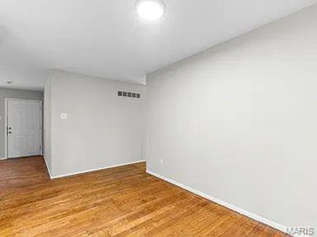 10265 Lord Drive, St Louis, MO 63136