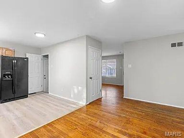 10265 Lord Drive, St Louis, MO 63136