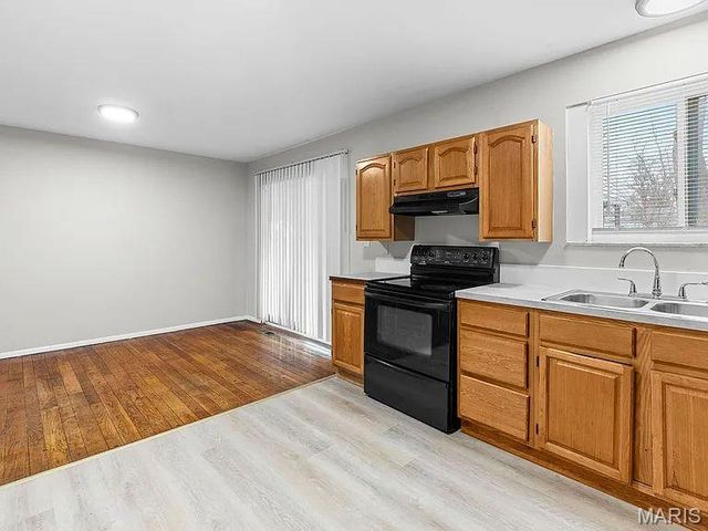10265 Lord Drive, St Louis, MO 63136