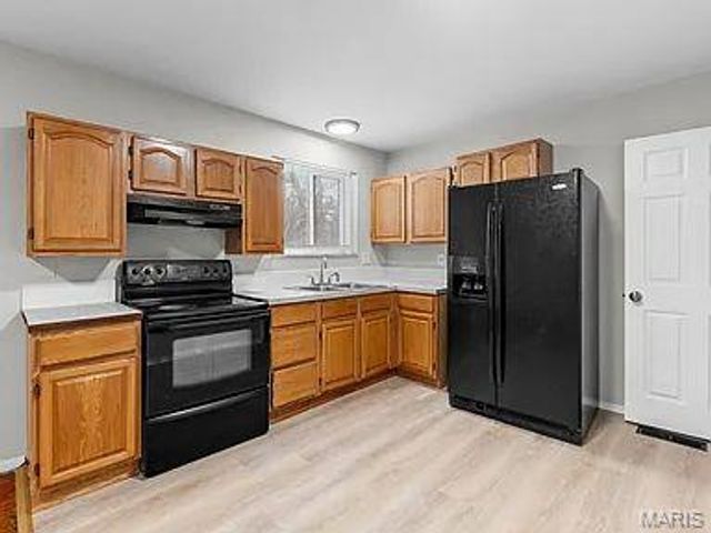 10265 Lord Drive, St Louis, MO 63136
