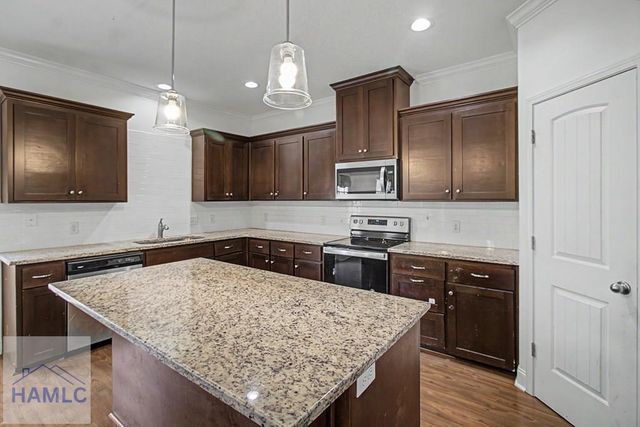 390 Fairview Circle, Hinesville, GA 31313