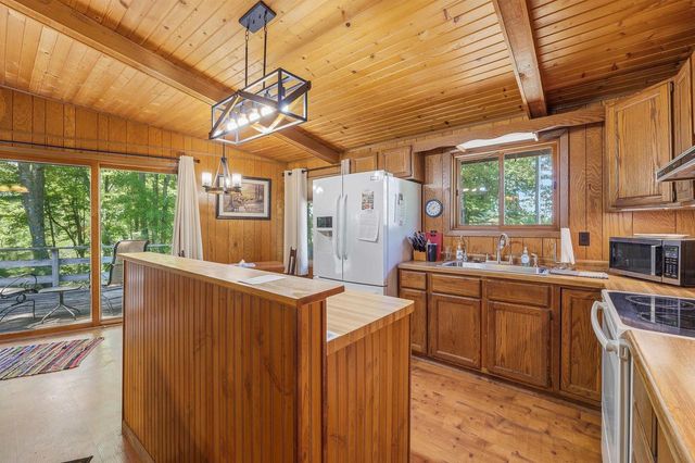 N8277 E MECAN LANE, Neshkoro, WI 54960