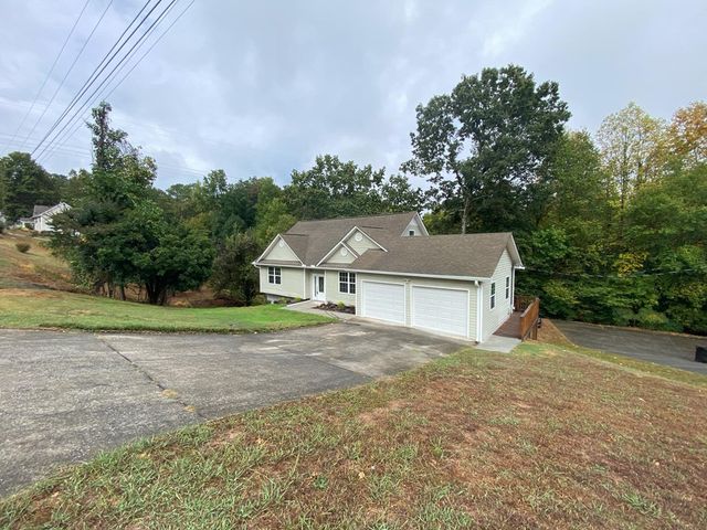 511 NW Stratford Place, Rocky Face, GA 30740