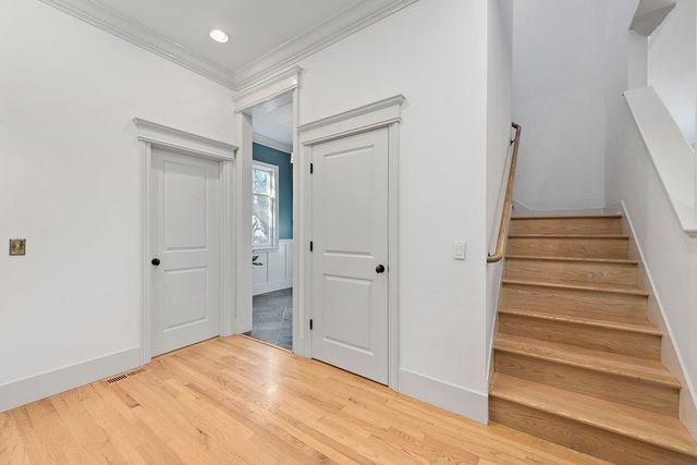 562 Hillcrest Way, Redwood City, CA 94062