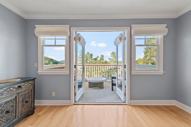 562 Hillcrest Way, Redwood City, CA 94062