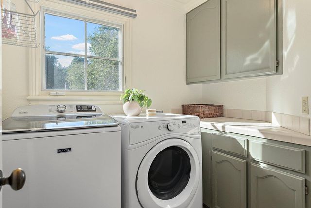 562 Hillcrest Way, Redwood City, CA 94062