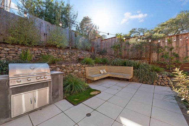 562 Hillcrest Way, Redwood City, CA 94062