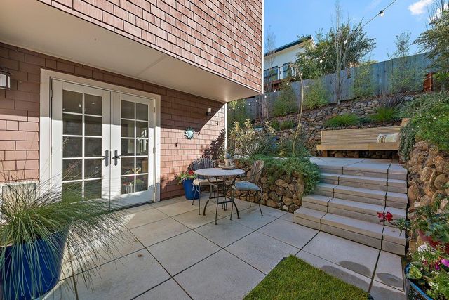 562 Hillcrest Way, Redwood City, CA 94062