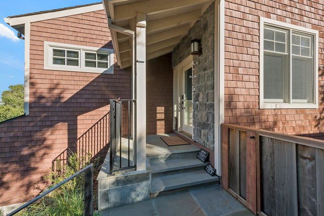 562 Hillcrest Way, Redwood City, CA 94062