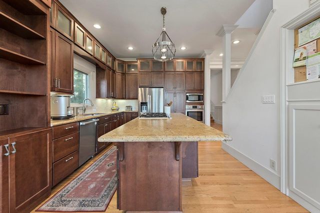 562 Hillcrest Way, Redwood City, CA 94062