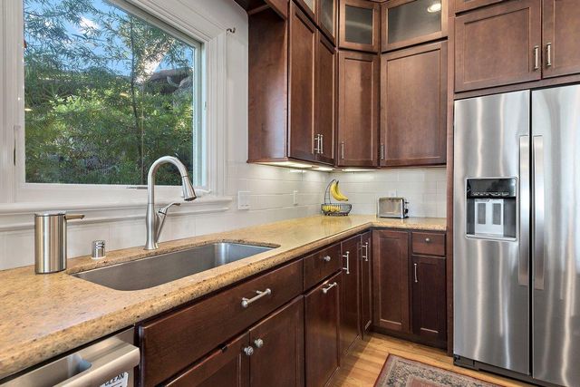 562 Hillcrest Way, Redwood City, CA 94062