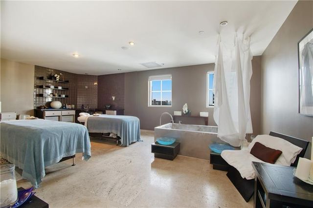 601 N Fort Lauderdale Beach Boulevard 910, Fort Lauderdale, FL 33304