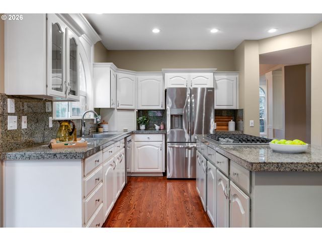 12616 Sw 60TH Ct, Portland, OR 97219
