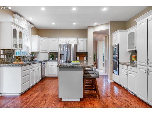 12616 Sw 60TH Ct, Portland, OR 97219