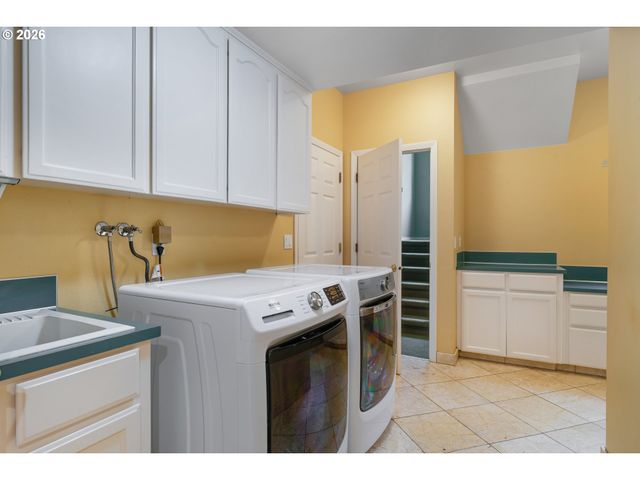 12616 Sw 60TH Ct, Portland, OR 97219
