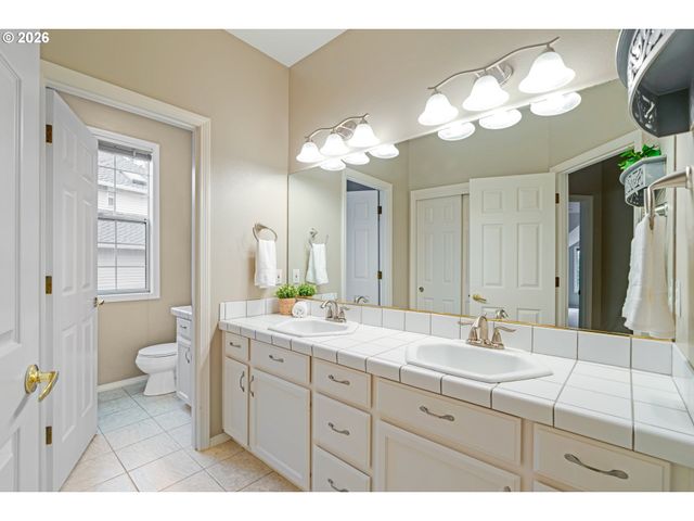12616 Sw 60TH Ct, Portland, OR 97219