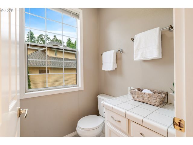 12616 Sw 60TH Ct, Portland, OR 97219