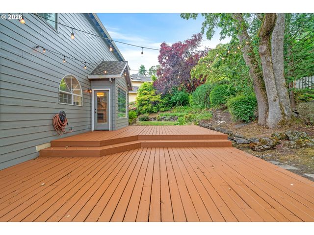 12616 Sw 60TH Ct, Portland, OR 97219