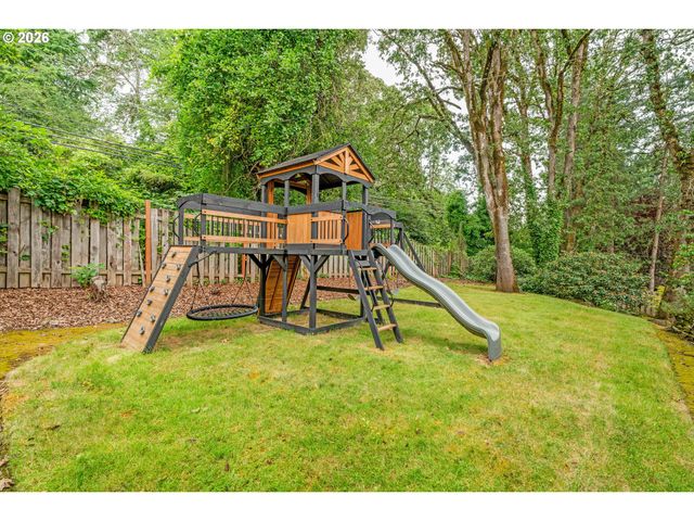 12616 Sw 60TH Ct, Portland, OR 97219