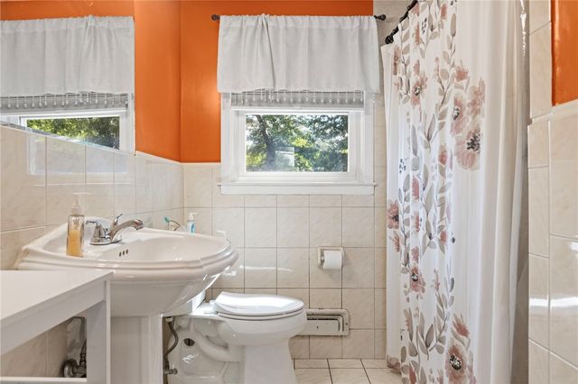 794 Main Avenue, Warwick, RI 02886