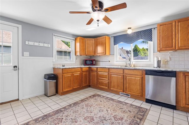 794 Main Avenue, Warwick, RI 02886
