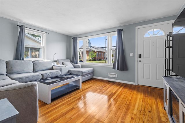 794 Main Avenue, Warwick, RI 02886