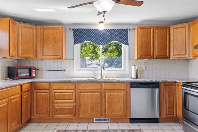 794 Main Avenue, Warwick, RI 02886