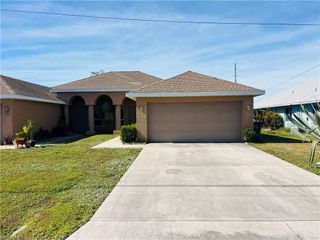 3018 SE Santa Barbara PL, Cape Coral, FL 33904