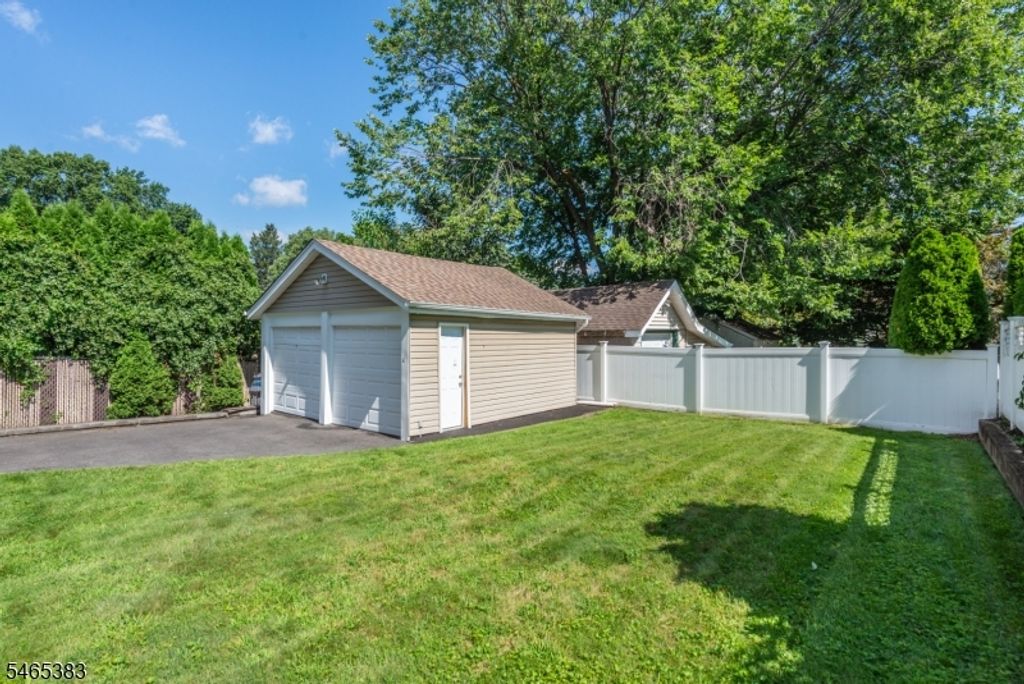 1118 Van Houten Ave, Clifton City, NJ 07013 — photo 3
