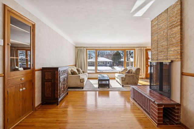 1947 Yorkshire Court, Saint Paul, MN 55116