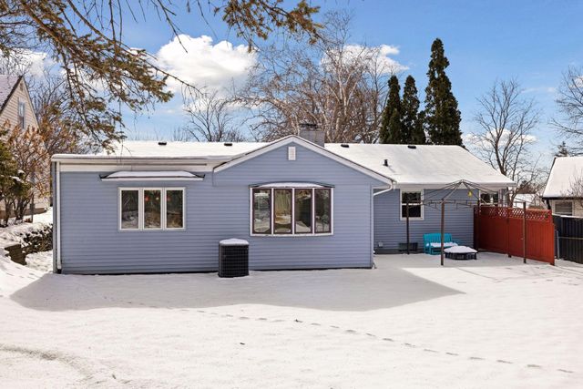 1947 Yorkshire Court, Saint Paul, MN 55116