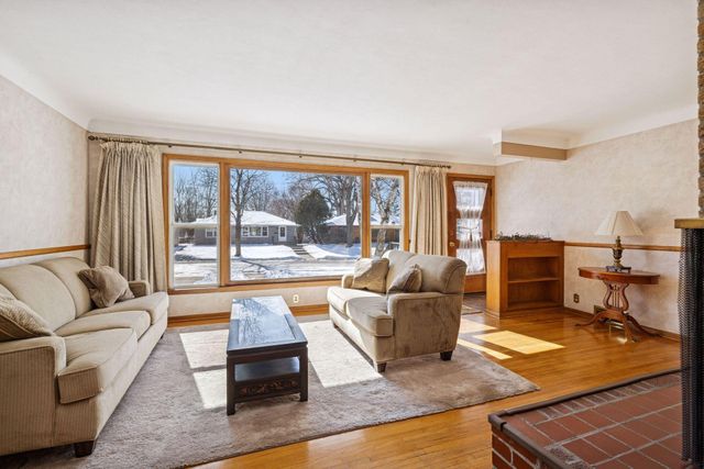 1947 Yorkshire Court, Saint Paul, MN 55116