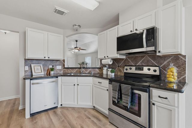 10478 Twin Circles Drive, Montgomery, TX 77356