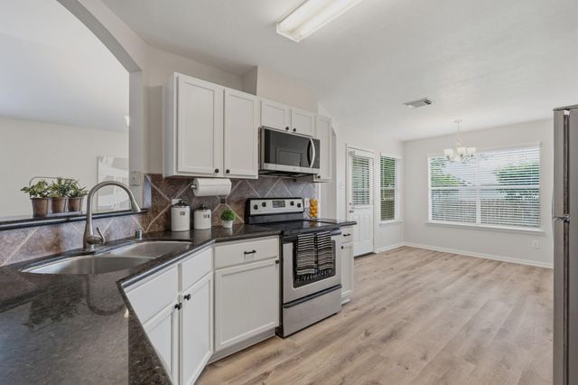 10478 Twin Circles Drive, Montgomery, TX 77356