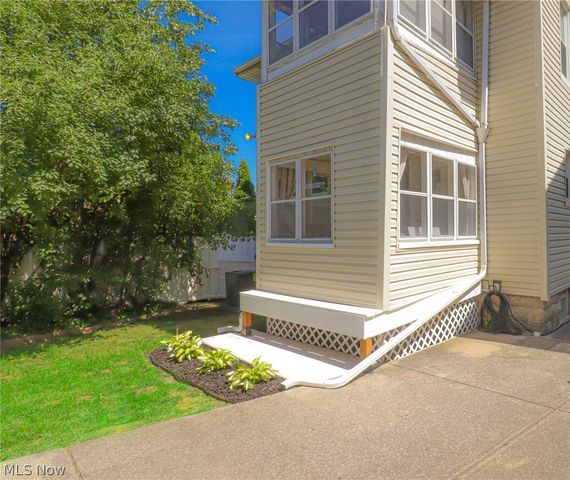 1238 Webb Road, Lakewood, OH 44107