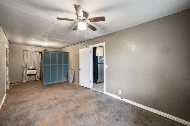 101 S Runnels Avenue, Streetman, TX 75859