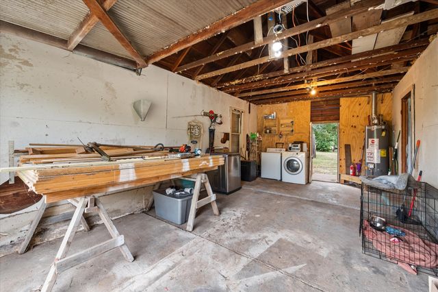 101 S Runnels Avenue, Streetman, TX 75859