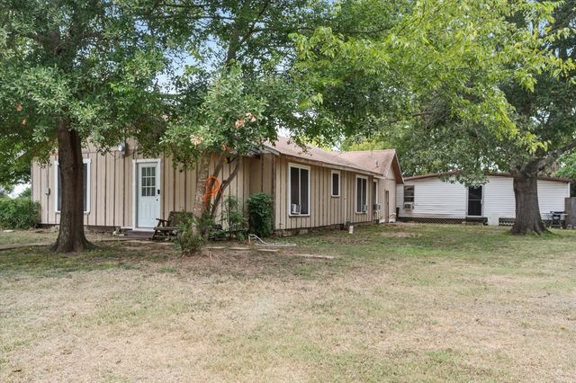 101 S Runnels Avenue, Streetman, TX 75859