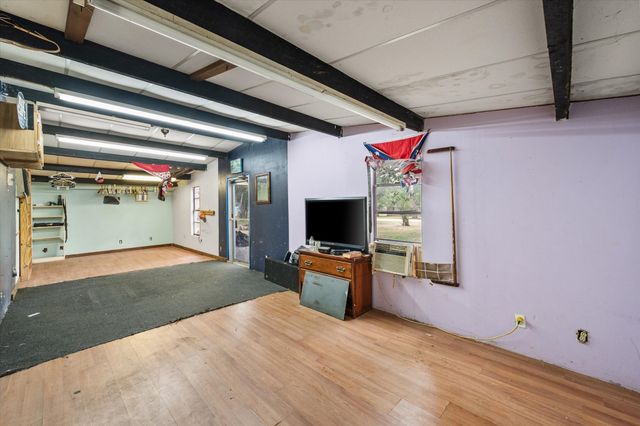 101 S Runnels Avenue, Streetman, TX 75859
