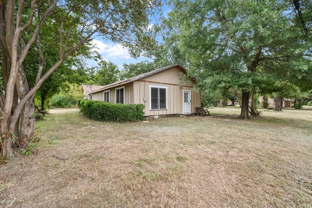 101 S Runnels Avenue, Streetman, TX 75859