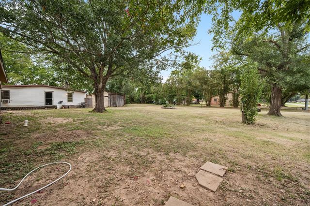 101 S Runnels Avenue, Streetman, TX 75859